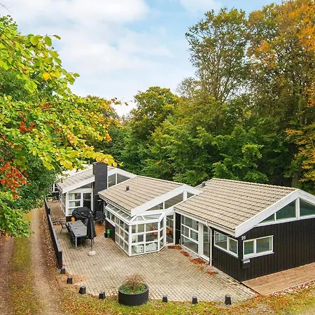 Semesterbostad Luxury Oasis Near Grena Strand-by Traum Glesborg